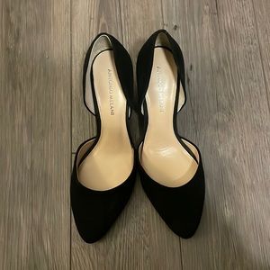 Black wedged shoes